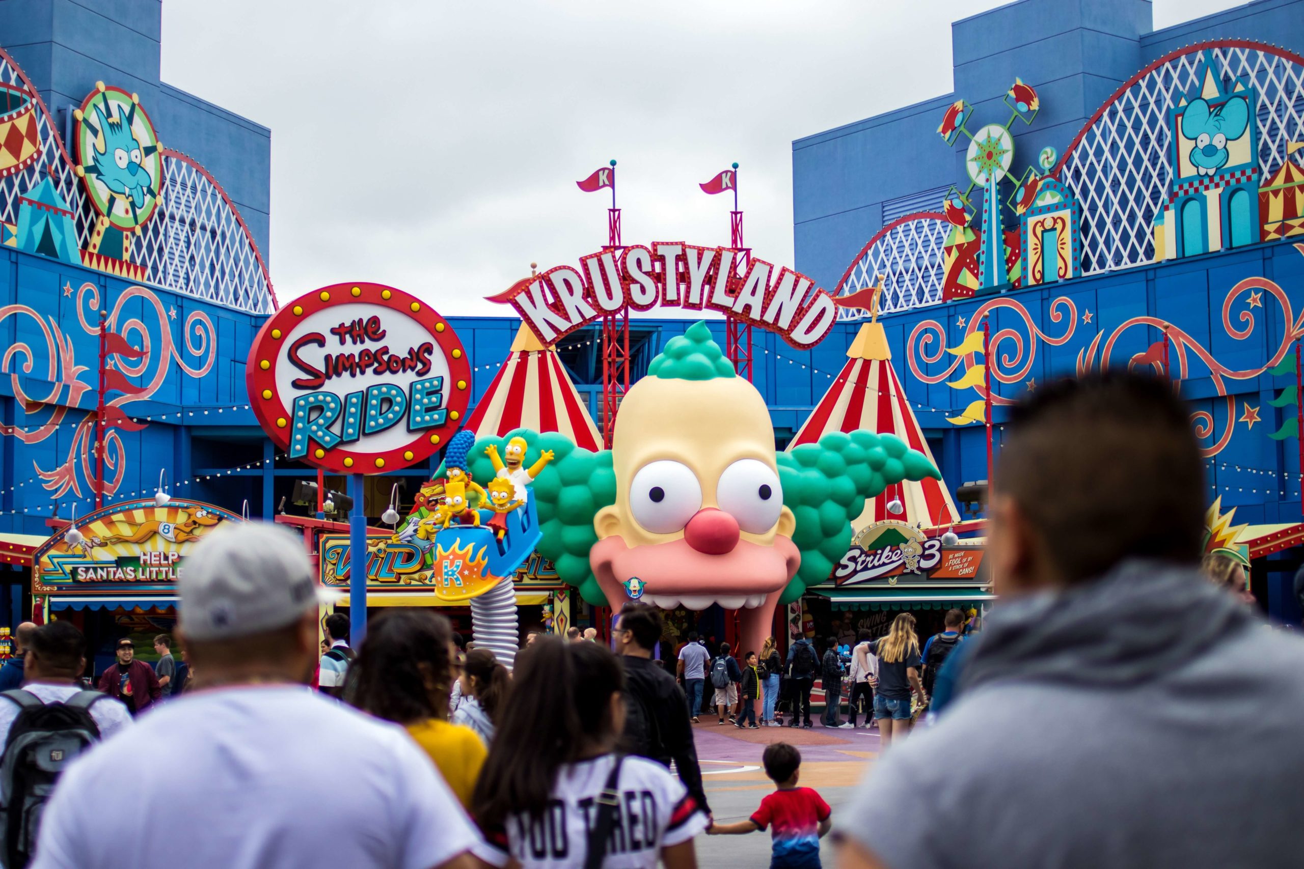 Picture of The Simpsons featured in Universal, as Disney owns The Simpsons but not the theme park rights.